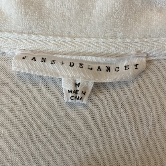 Jane and Delancey Women’s White V-Neck Collared Shirt Size M - Picture 5 of 7